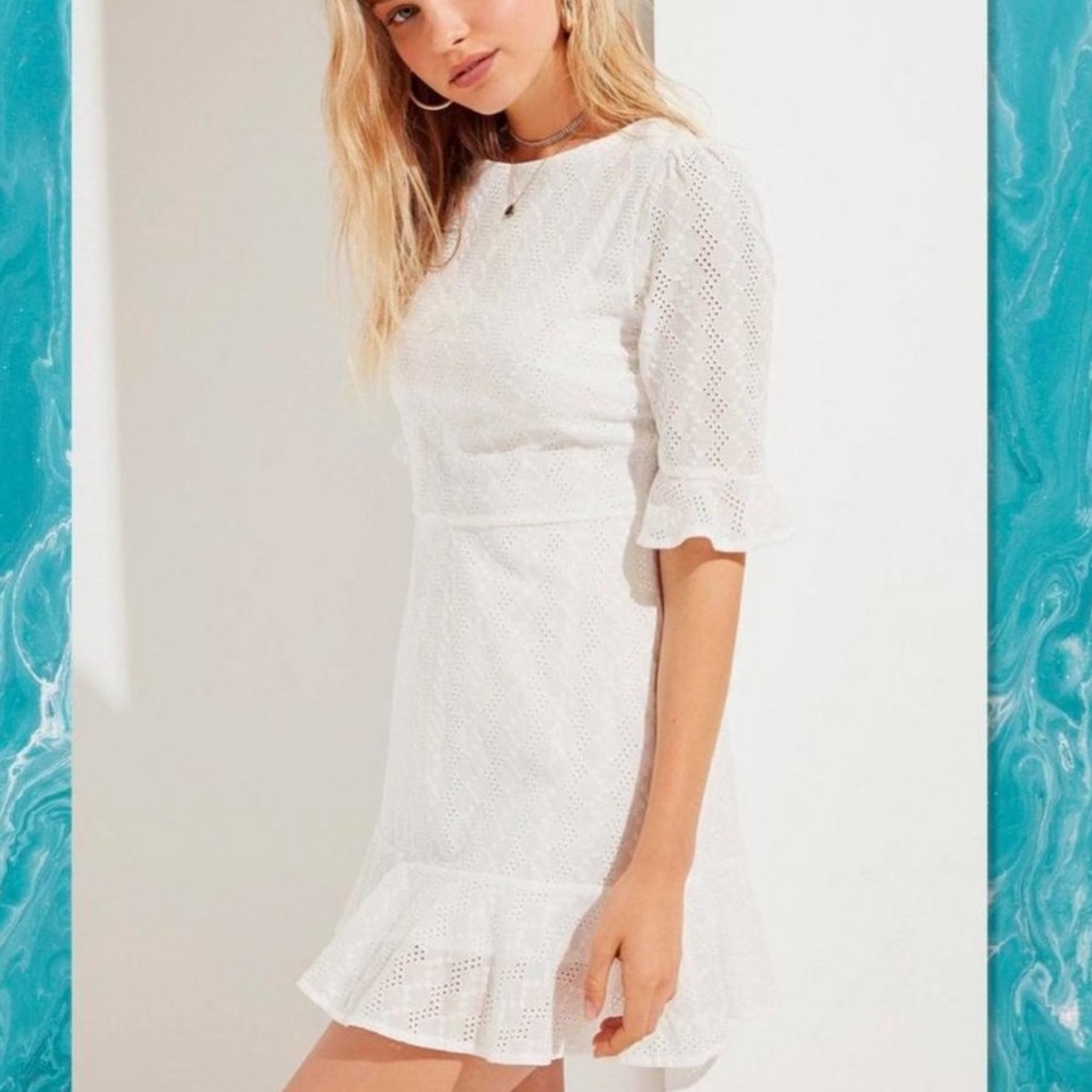 URBAN OUTFITTERS DRESS IN WHITE EYELET IN GUC- Lined and w/Zipper